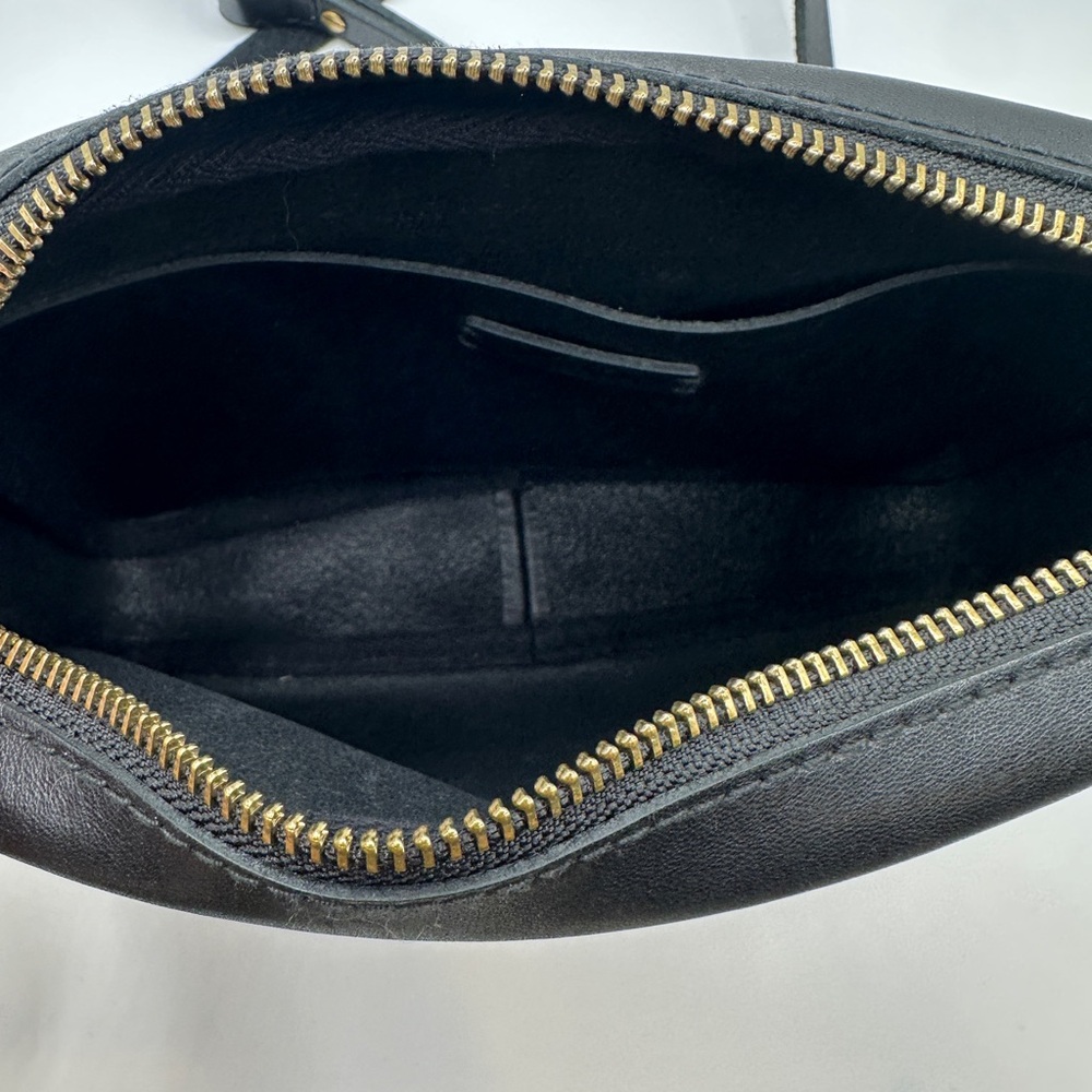 Madewell Leather Carabiner Medium Crossbody Bag in Black - Picture 8 of 8